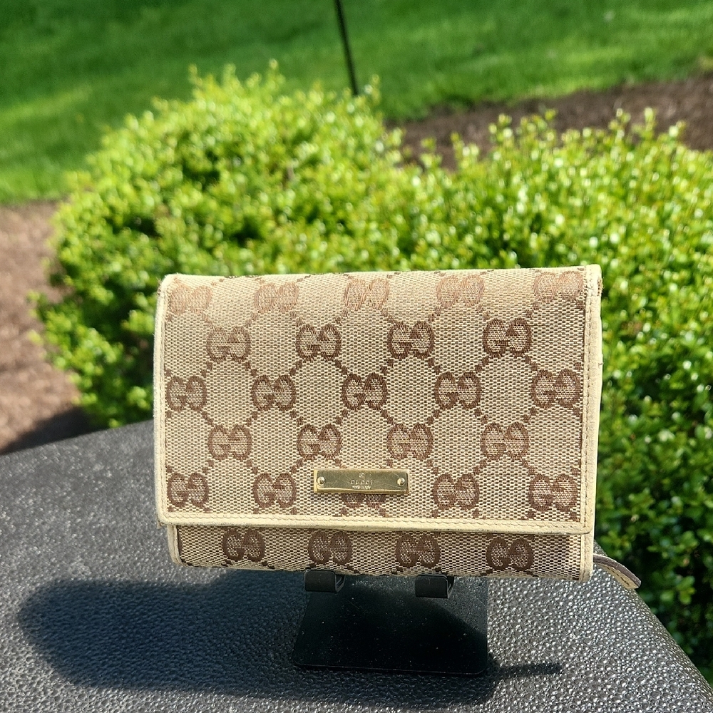 Gucci GG Cream and Brown Wallet with Iconic Monogram
